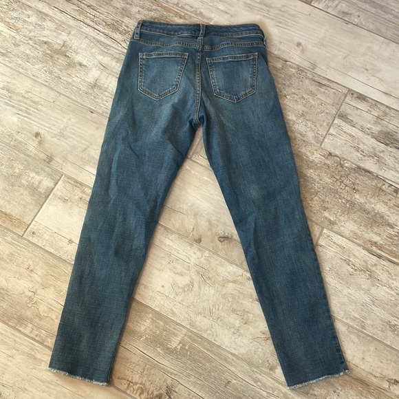 Perfect Mid Rise Cropped Distressed Boyfriend jean - Picture 2 of 9